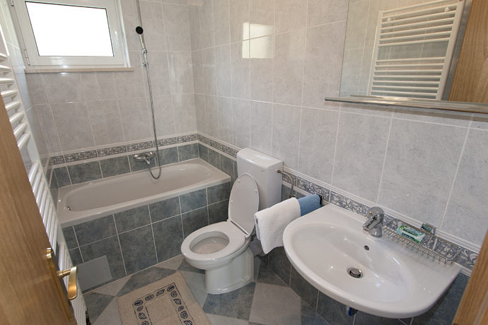 apartments Adriatic, Igrane - bathroom