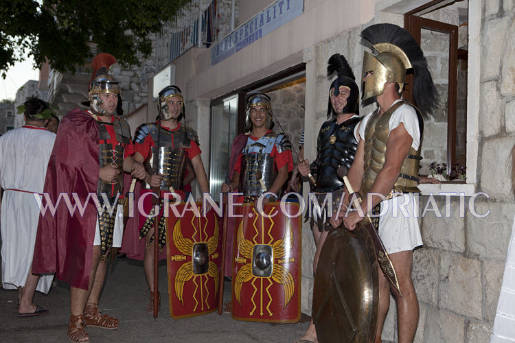 Roman guards, Igrane