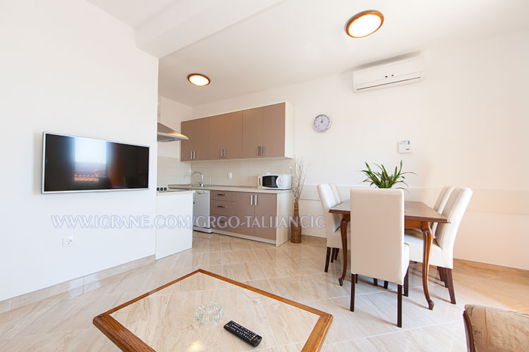 apartments Grgo Talijani, Igrane - kitchen, dining room