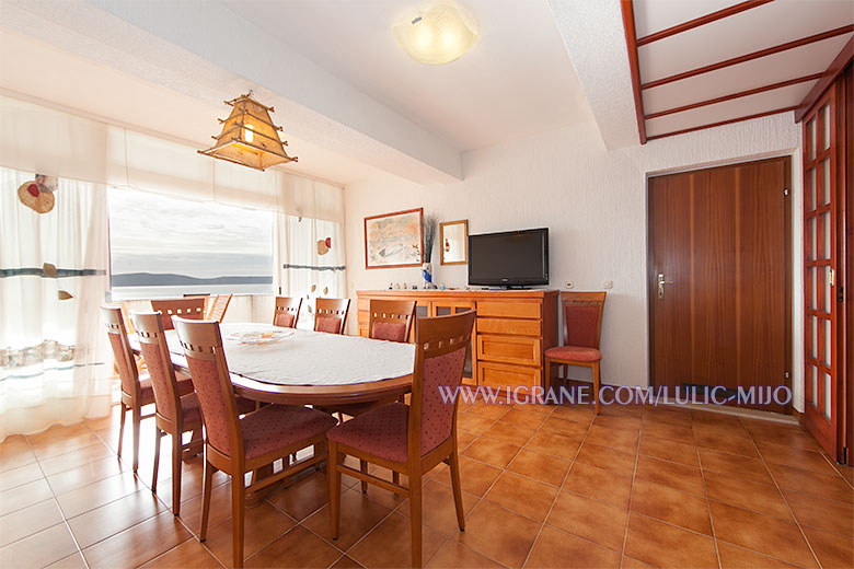 apartments Mijo Luli, Igrane - large dining room with sea view