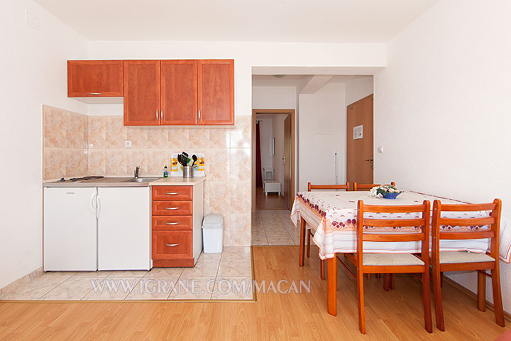 apartment Macan, Igrane - kitchen and dining room