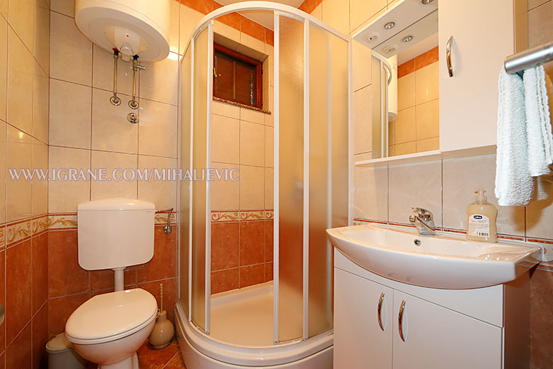 apartments Mihaljević, Igrane - bathroom