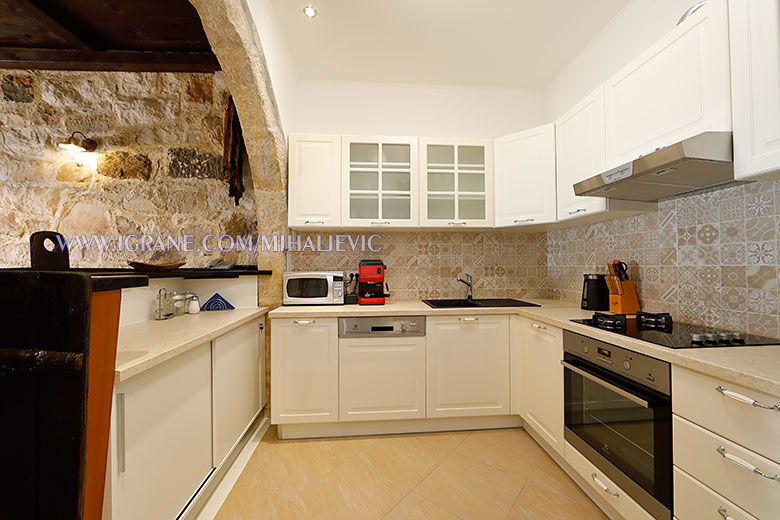 apartments Mihaljević, Igrane - kitchen