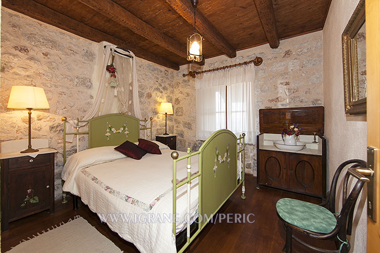 Dalmatian styled bedroom - apartments Peri Igrane