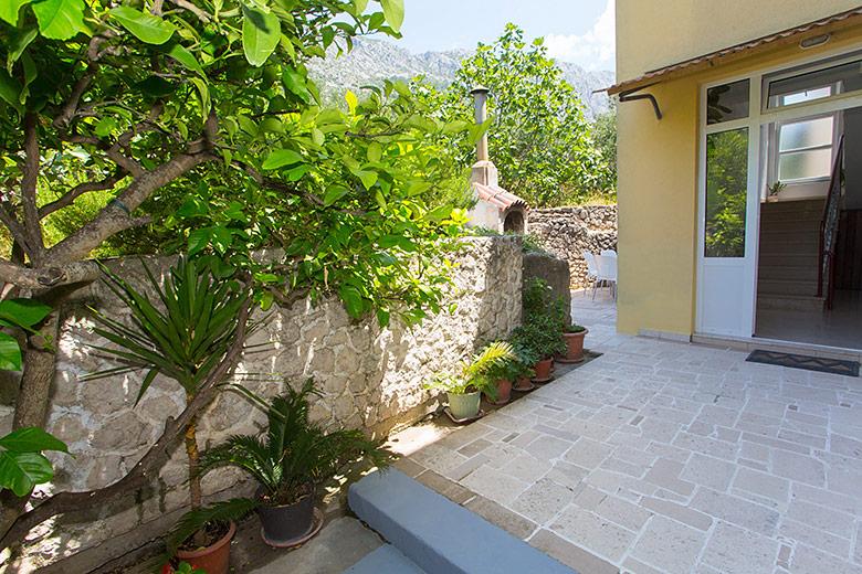 apartments Zdravko, Igrane - entrance