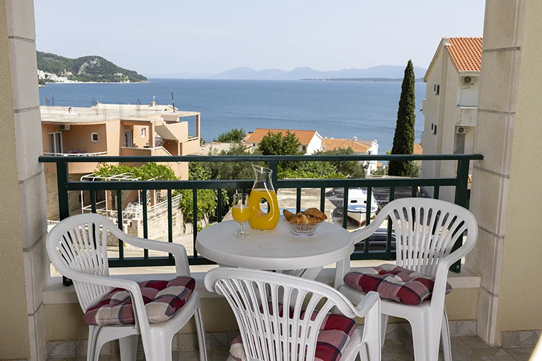 apartments Adriatic, Igrane - balcony with seaview