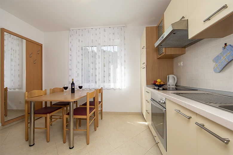 apartments Adriatic, Igrane - dining room