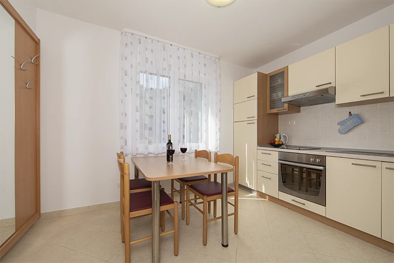 apartments Adriatic, Igrane - dining room