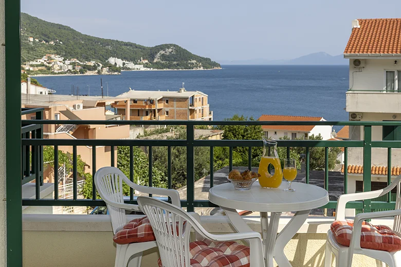 apartments Adriatic, Igrane - balcony with sea view