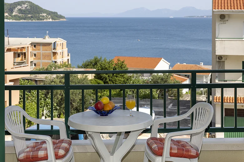 apartments Adriatic, Igrane - balcony with sea view