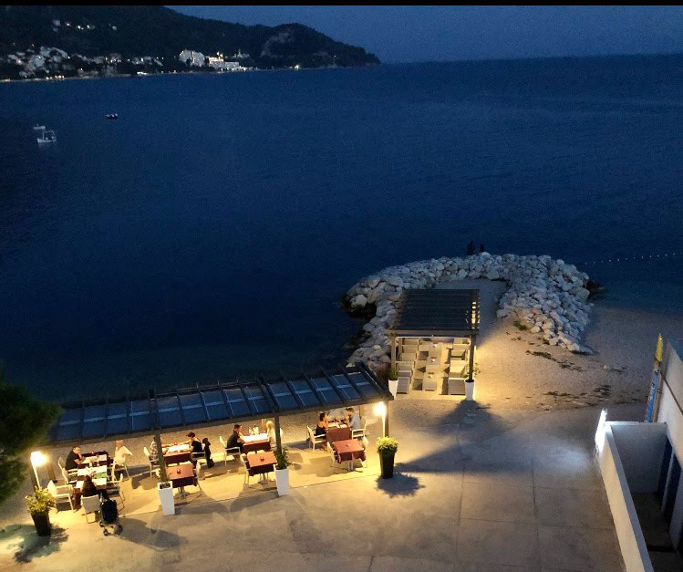 restaurant at nighrt