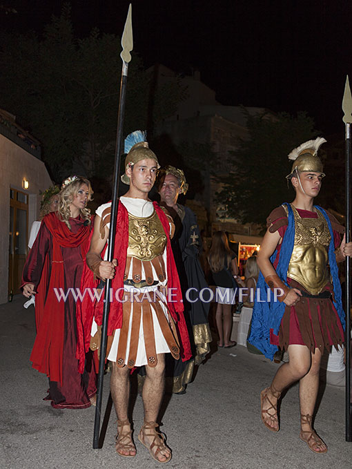 Roman guard at ceremonial king Arthur's day and night