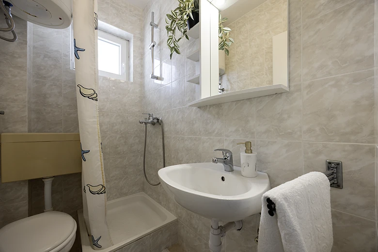 Apartments Grgo Talijančić, Igrane - bathroom