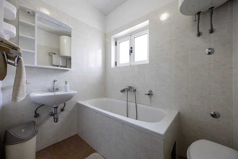 Apartments Grgo Talijančić, Igrane - bathroom