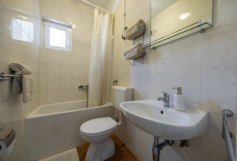 Apartments Grgo Talijančić, Igrane - bathroom