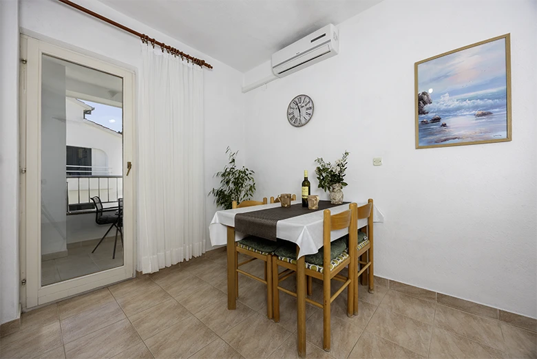 Apartments Grgo Talijančić, Igrane - dining table