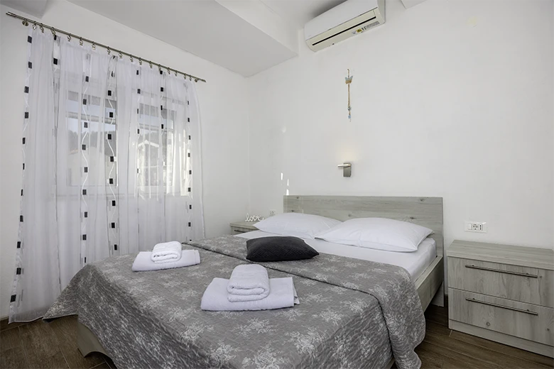 Apartments Grgo Talijančić, Igrane - bedroom