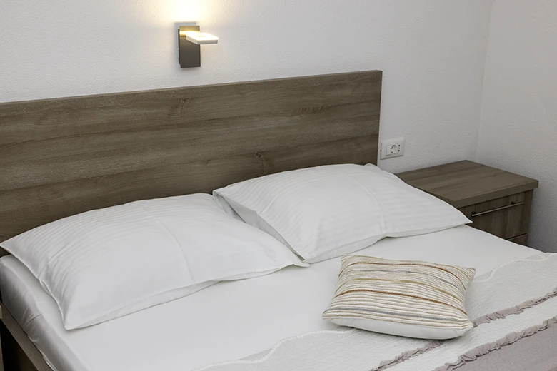 Apartments Grgo Talijančić, Igrane - bedroom detail