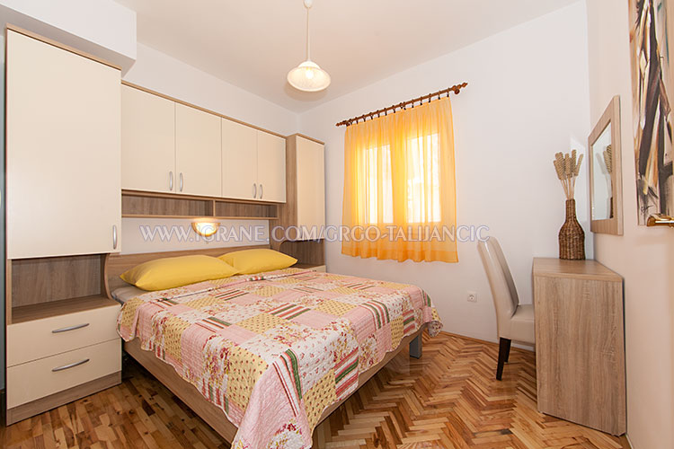 apartments Grgo Talijančić, Igrane - first bedroom