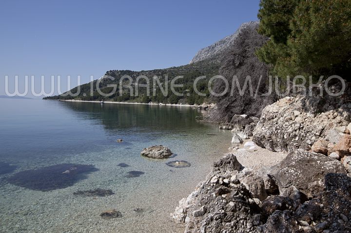 wild, clean, hidden beach in Igrane