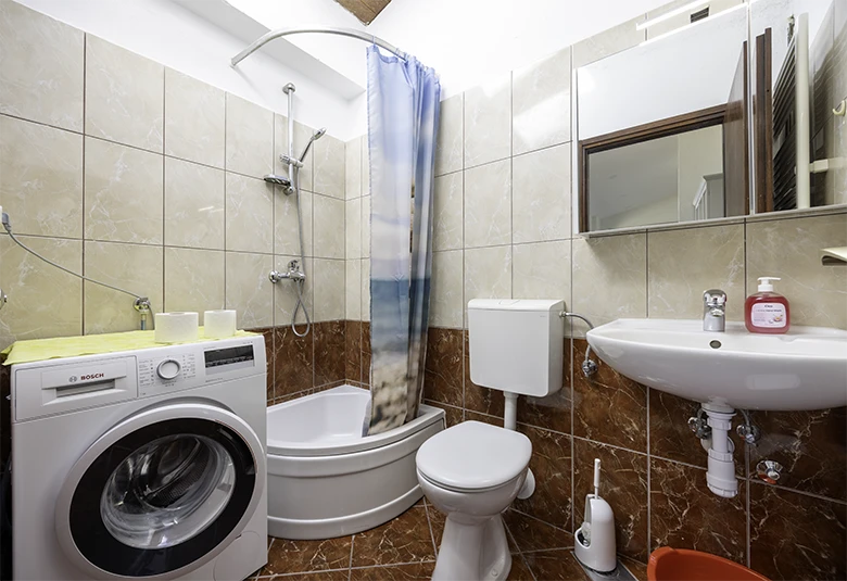 Apartments Jagoda Kumrić, Igrane - bathroom
