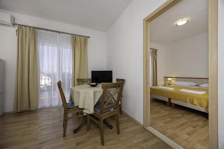 Apartments Jagoda Kumrić, Igrane - dining room