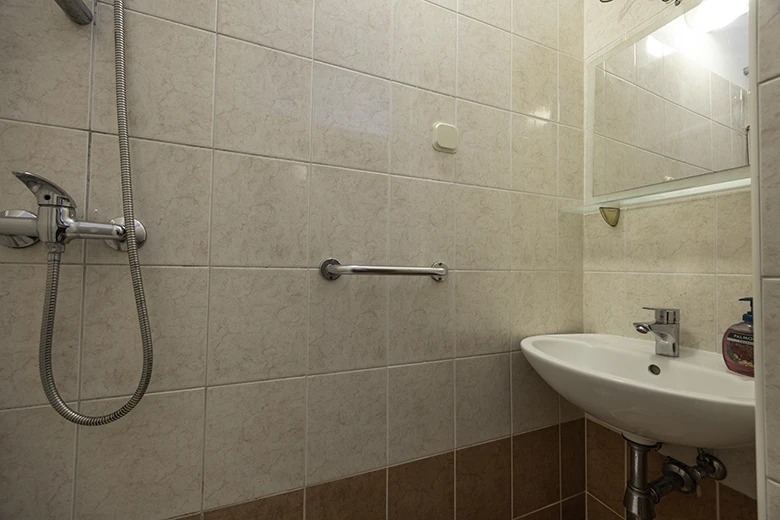 Apartments Jagoda Kumrić, Igrane - bathroom