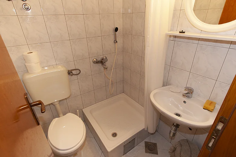 Apartments Bogomir Lulić, Igrane - bathroom