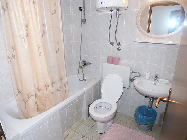 Apartments Bogomir Lulić, Igrane - bathroom