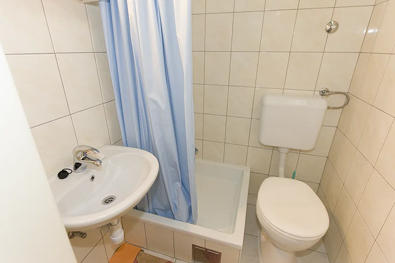 Apartments Bogomir Lulić, Igrane - bathroom