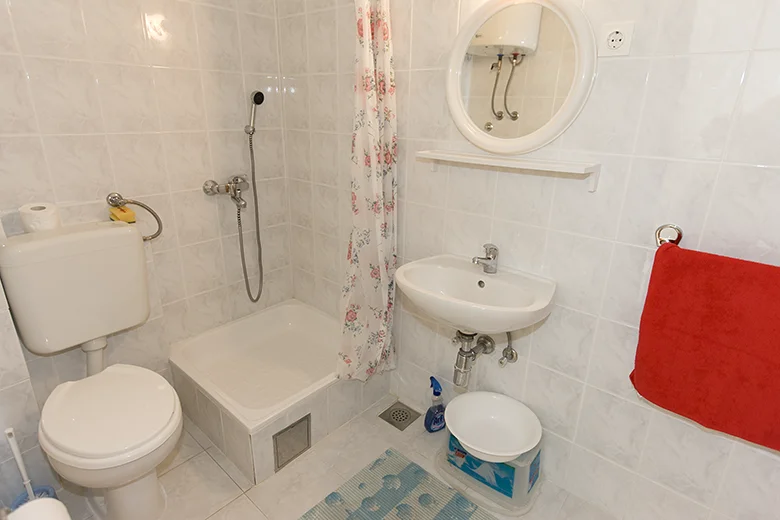 Apartments Bogomir Lulić, Igrane - bathroom