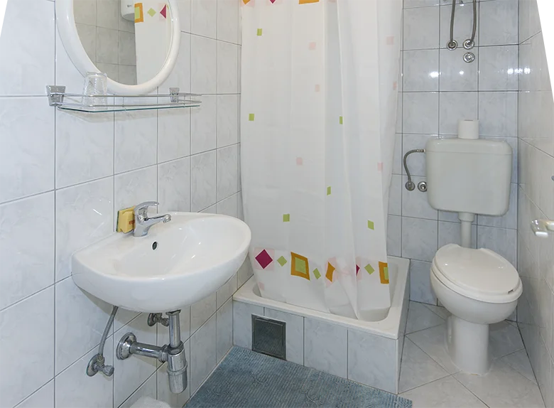 Apartments Bogomir Lulić, Igrane - bathroom