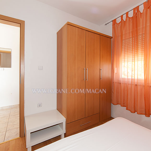 apartment Macan, Igrane - wardrobe