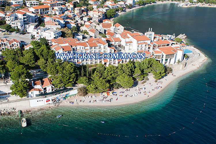 Aerial view of hotel Punta and beach in Igrane