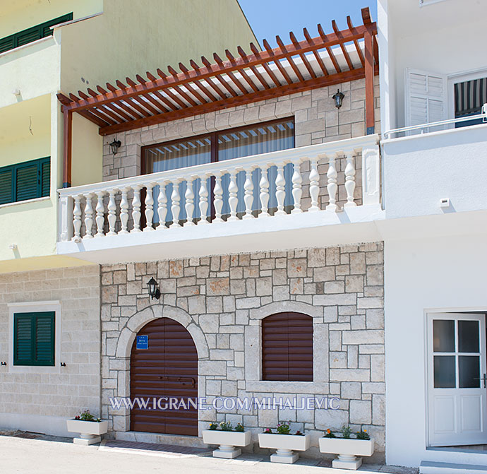 Igrane, apartments Danijel Mihaljevi - house, old style, stone