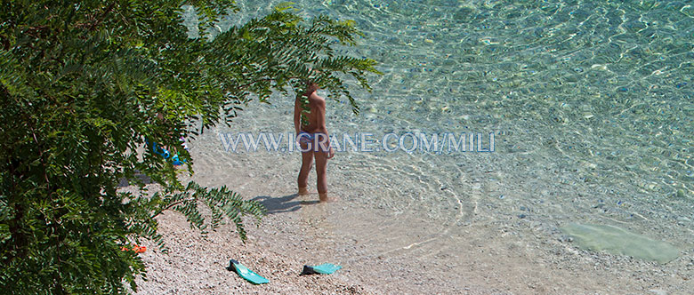 girl going to the sea in Igrane