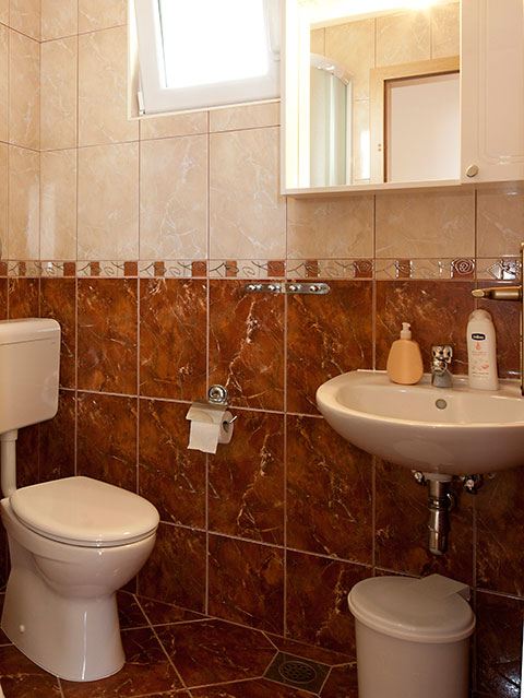 Apartments Miočević, Igrane - bathroom