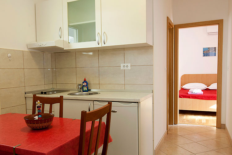 Apartments Miočević, Igrane - kitchen