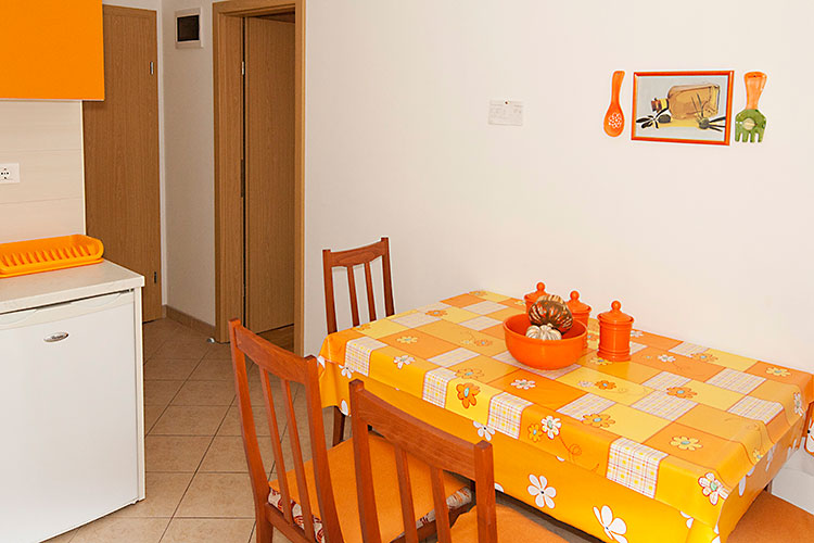 Apartments Miočević, Igrane - dining room