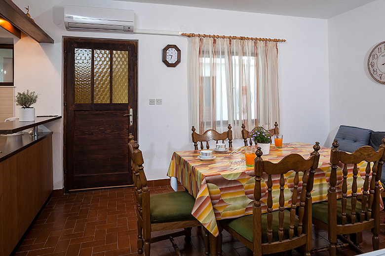 apartments Miško, Igrane - dining room