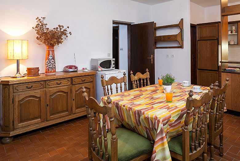 apartments Miško, Igrane - dining room