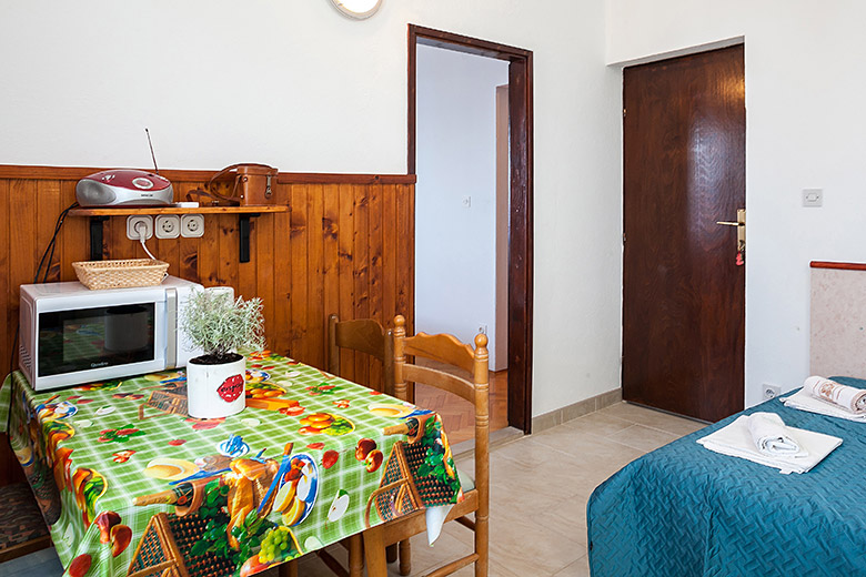 apartments Miško, Igrane - dining room