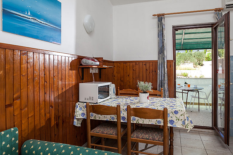 apartments Miško, Igrane - dining room