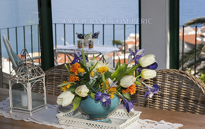 flowers on the top of dining table