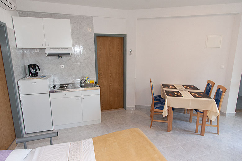 Apartments Ribica, Igrane - kitchen