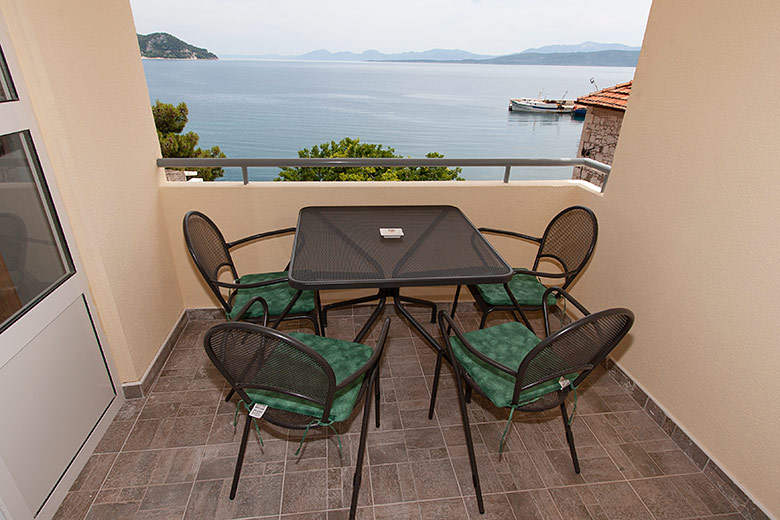 Apartments Ribica, Igrane - balcony with sea view