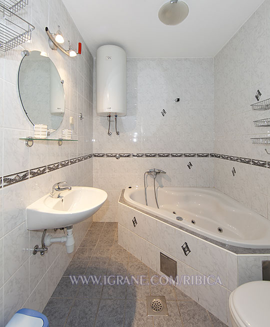 Apartments Ribica, Igrane - bathroom