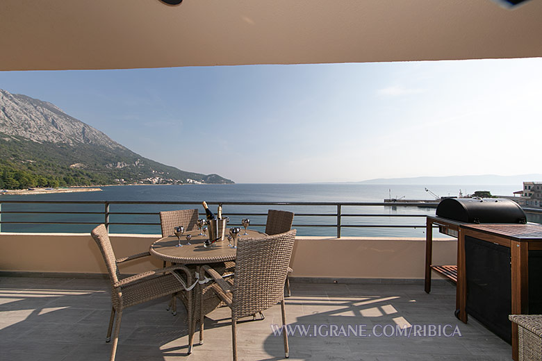 Apartments Ribica, Igrane - balcony with sea view