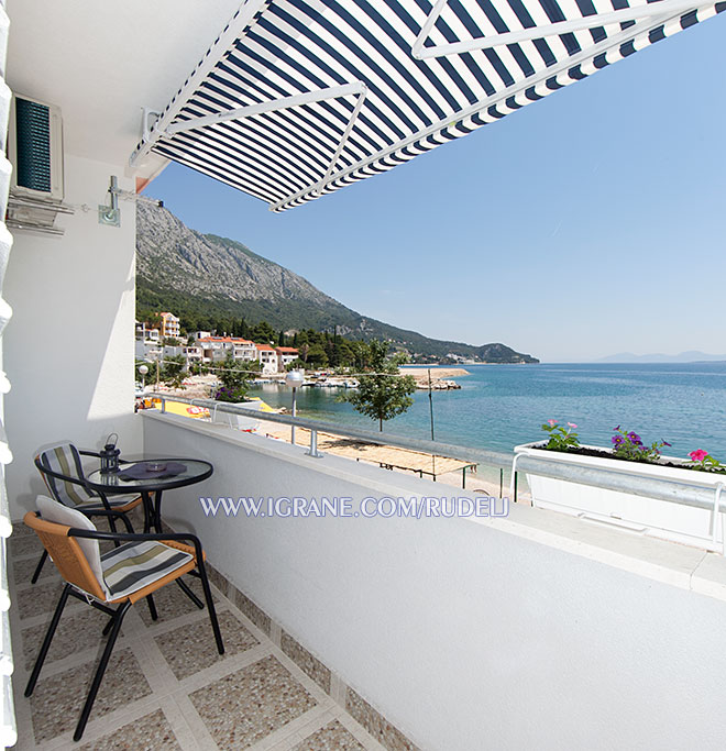 Igrane, apartments Rudelj - balcony with beautiful sea view, panorama of Igrane central beach