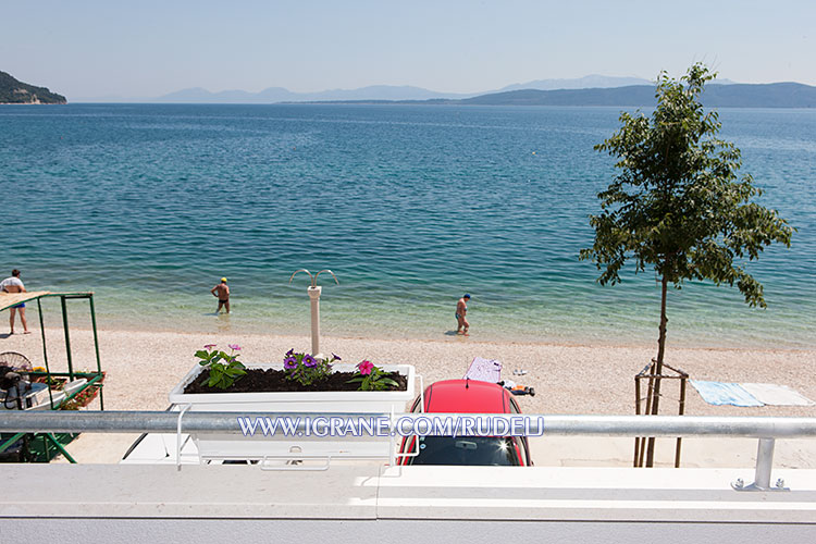 Igrane, apartments Rudelj - beach viewed from balcony